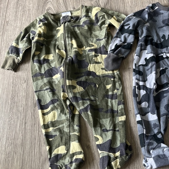 Camo footed sleeper bundle - Picture 2 of 3
